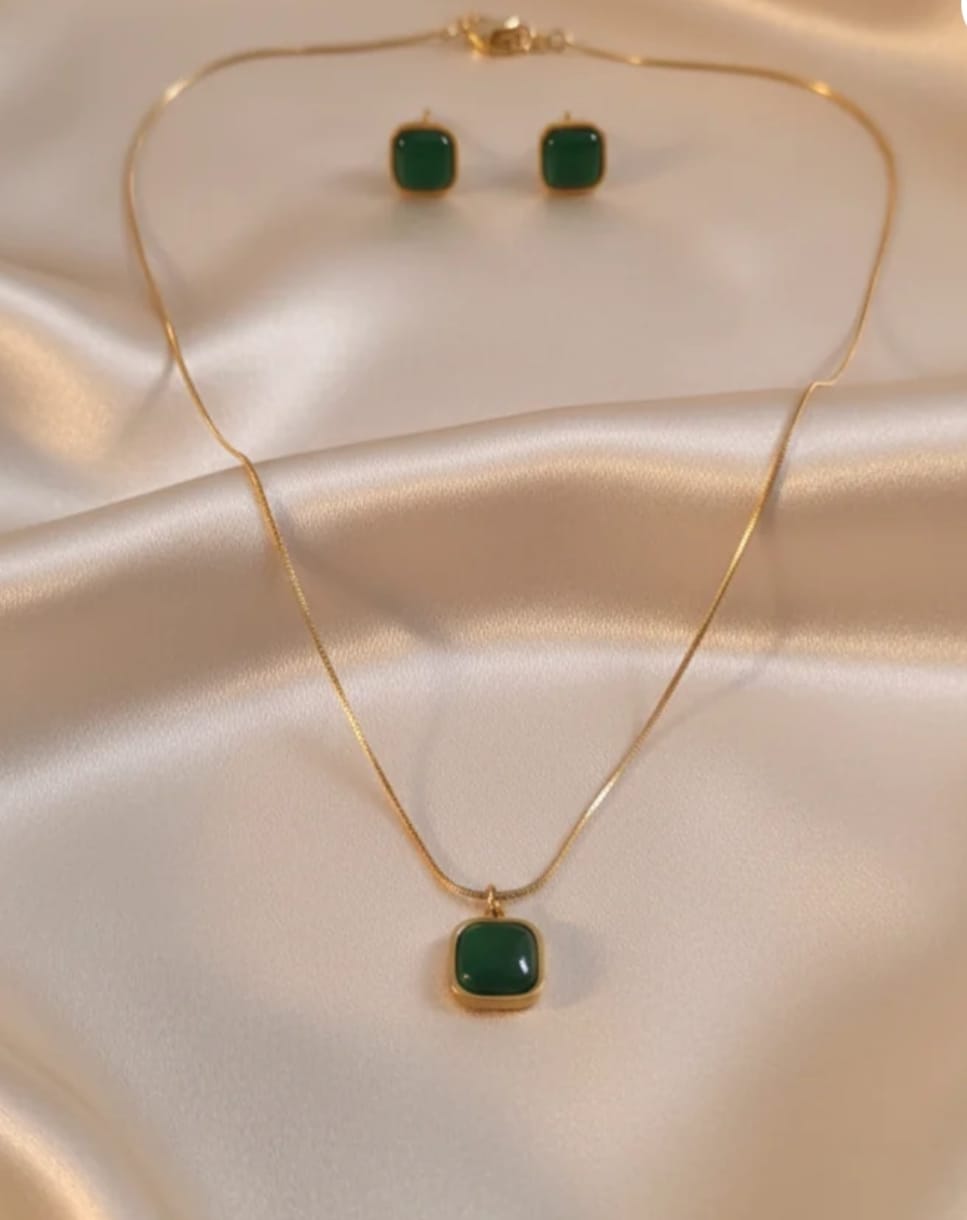 Emerald neckchain