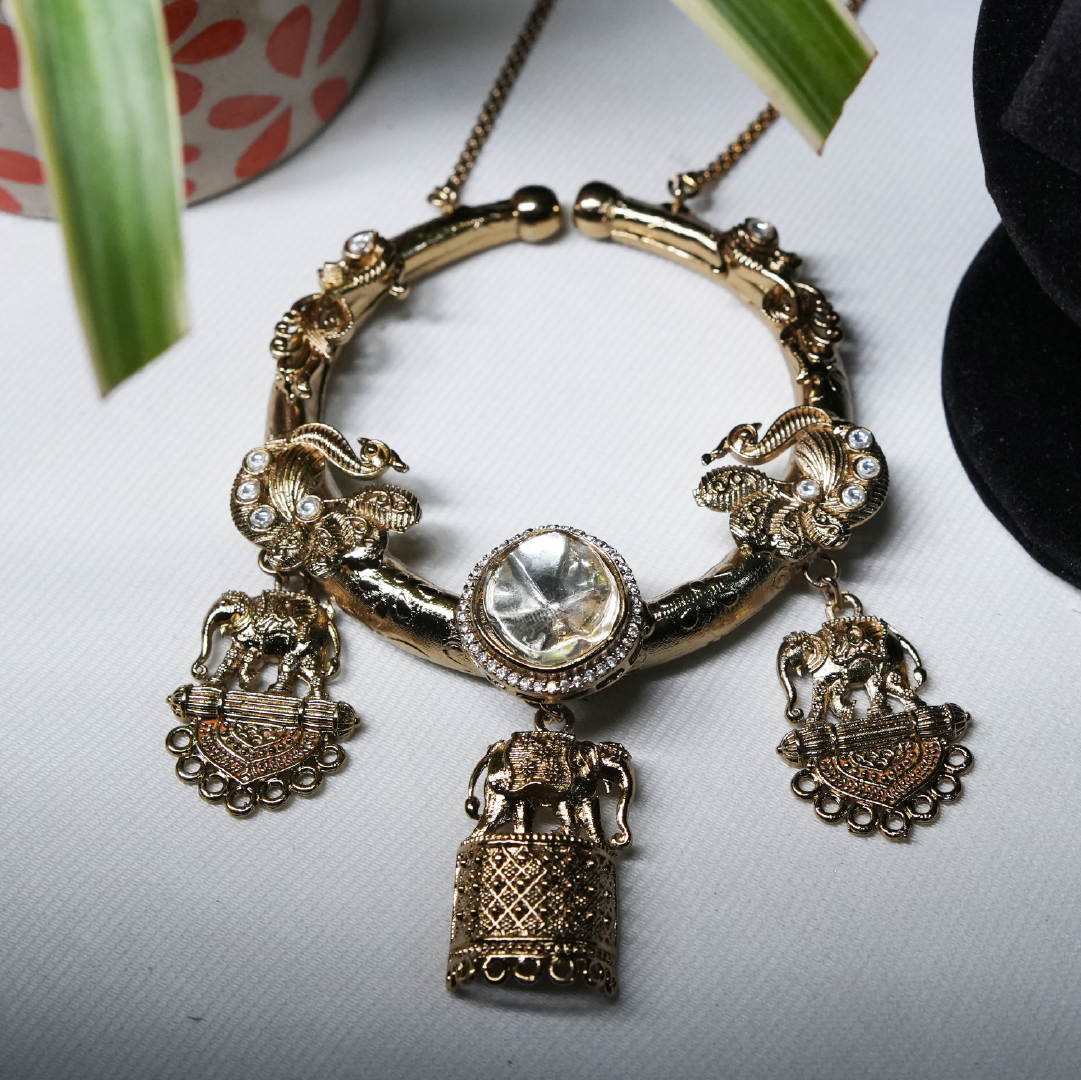Royal Heritage Motif Necklace Set