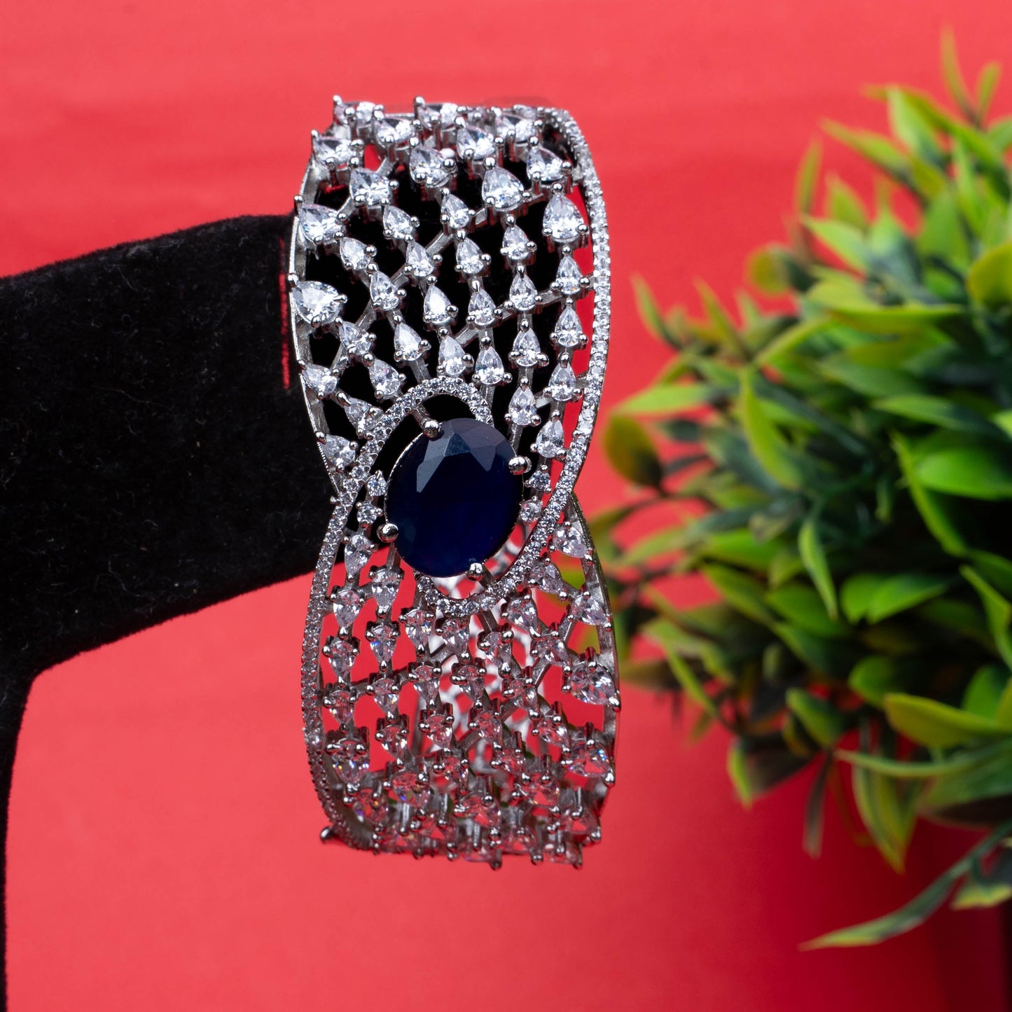 Blue oval crystal bracelet with lattice design and clear crystals - Revaaj