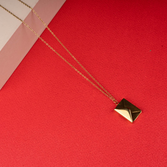 Gold envelope-shaped pendant necklace on fine chain - Revaaj